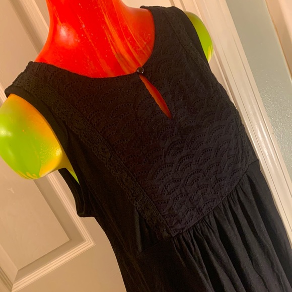 Beautiful & Soft Weekend SUZANNE BETRO Black Eyelet Bib Tunic NWT - Picture 4 of 10